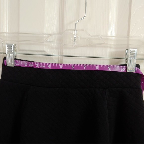 H&M Divided Black Quilted A-line Mini Skirt. XS - Picture 3 of 5